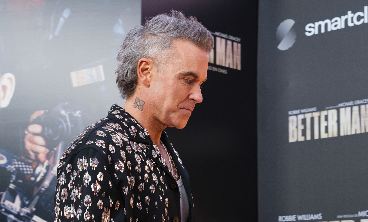 Robbie Williams Reveals He Has Tourette Syndrome