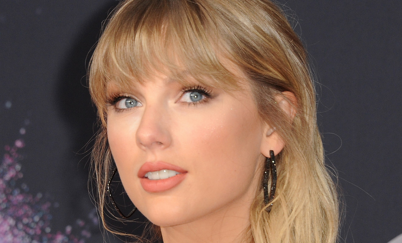 Taylor Swift creates emotional buzz without saying a word