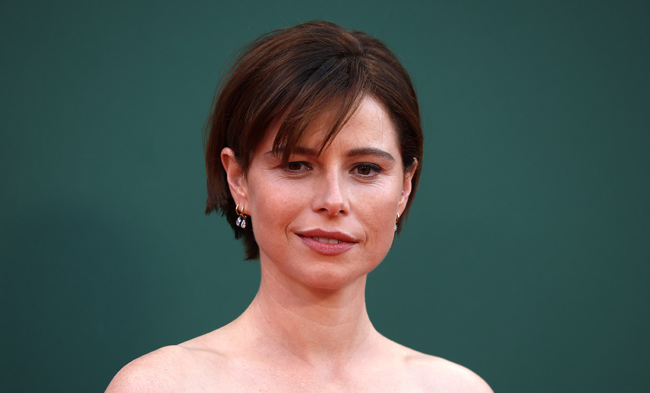 The “Hamnet” Fever: Why Jessie Buckley is the 2026 Oscars Frontrunner