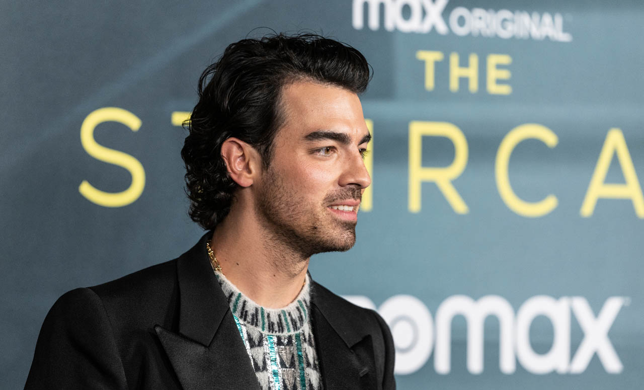 Joe Jonas & Tatiana Gabriela: Instagram Official!